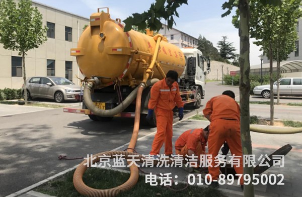 抽化糞池現(xiàn)場(chǎng)